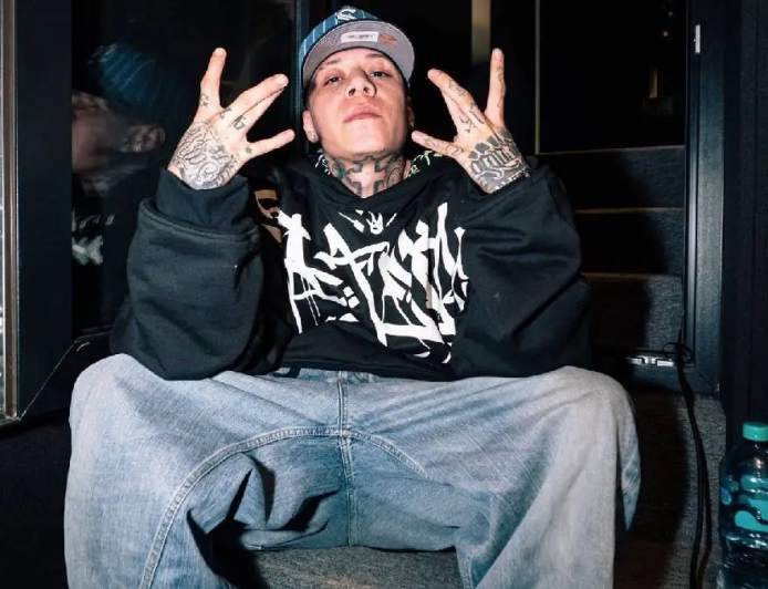 Santa Fe Klan dice que ya se cansó de la fiesta y las morras y Twitter no sabe si aplaudir o no creerle